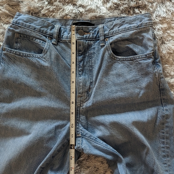 Uniqlo Mom High Waisted Cropped Light Wash Blue Jeans 25 - Picture 7 of 8